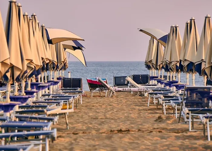 Apartamento With Side Sea View