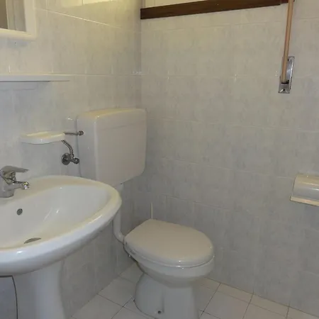 דירה With Side Sea View *